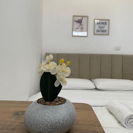 Rent Rooms Loren Vlore Luaran gambar