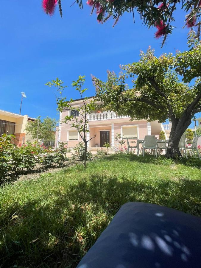 Rent Rooms Loren Vlore Luaran gambar