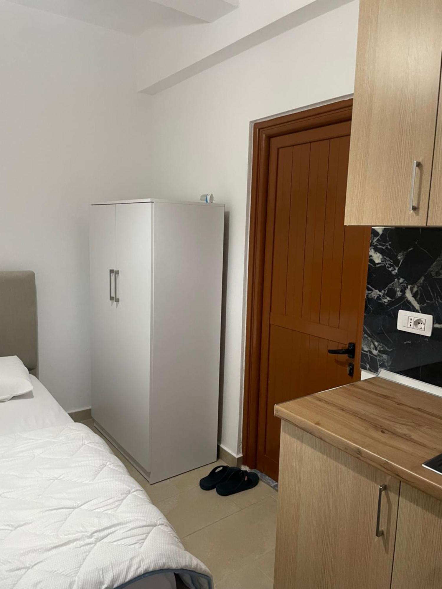 Rent Rooms Loren Vlore Luaran gambar