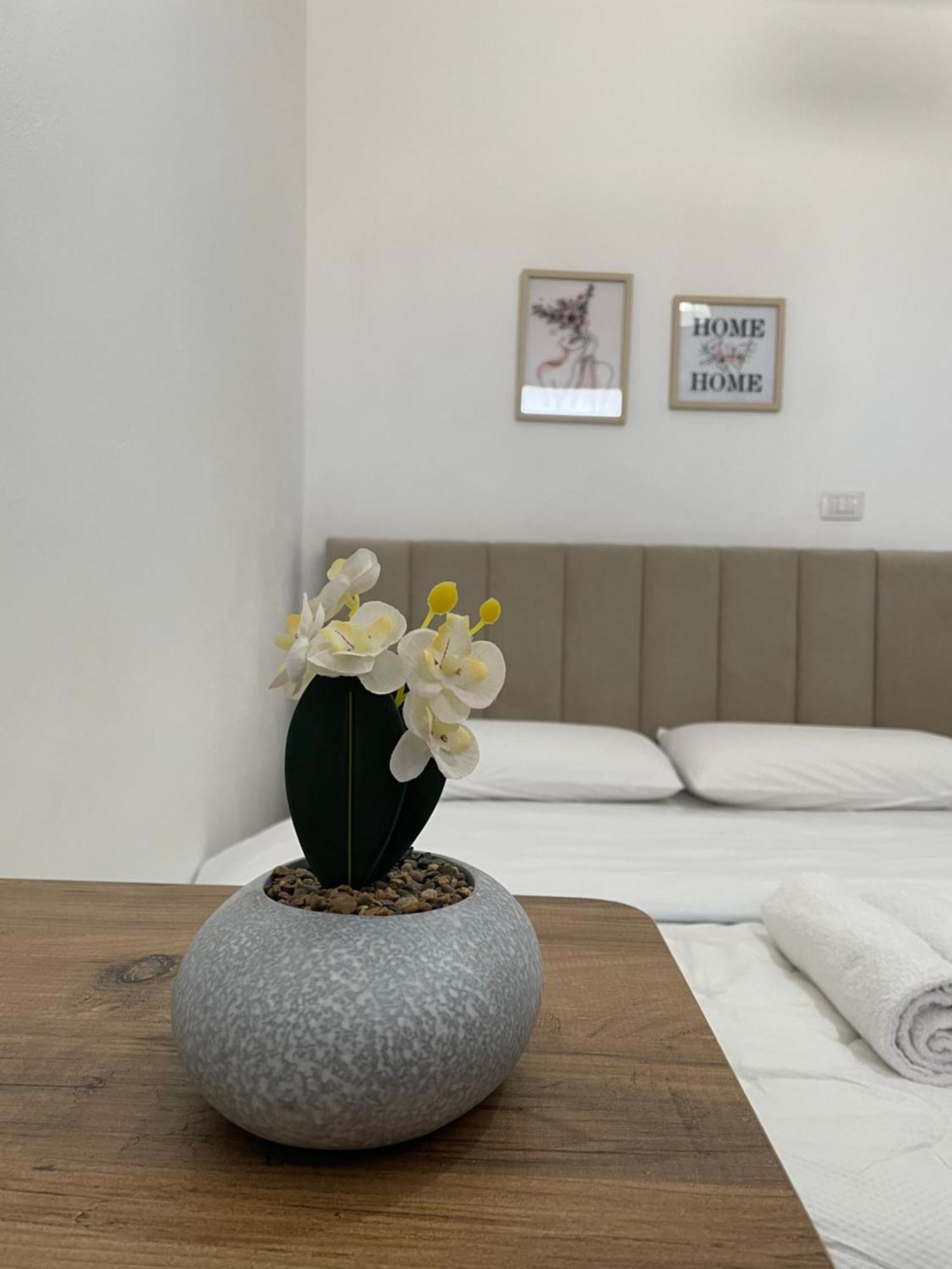 Rent Rooms Loren Vlore Luaran gambar