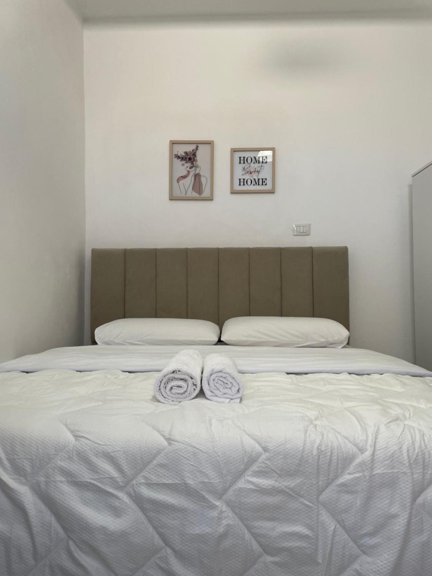 Rent Rooms Loren Vlore Luaran gambar