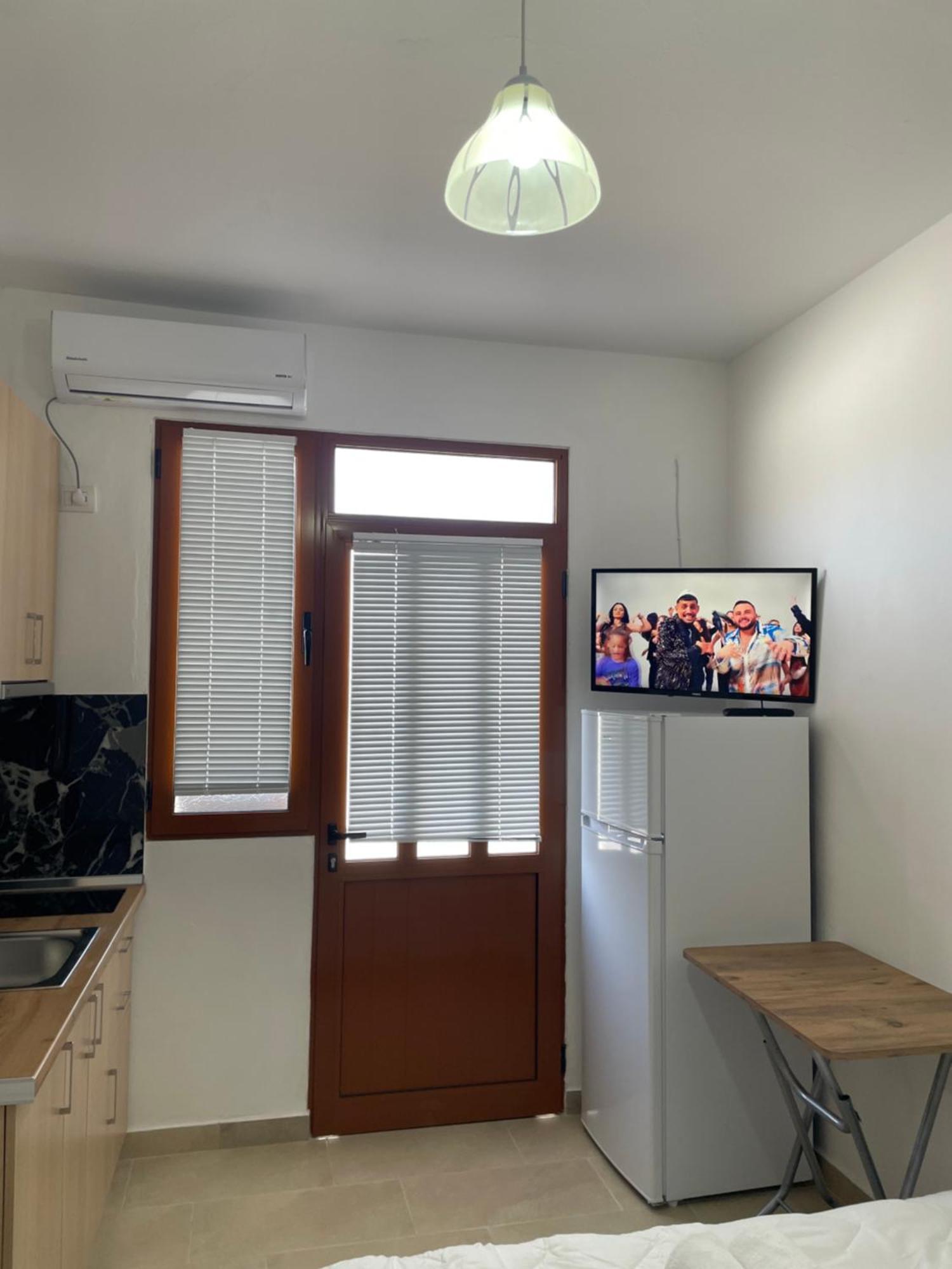 Rent Rooms Loren Vlore Luaran gambar
