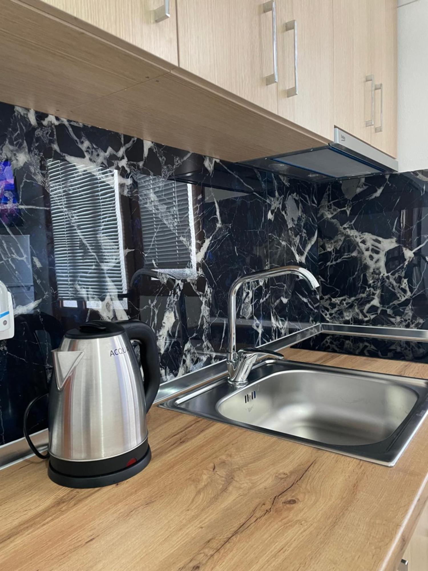 Rent Rooms Loren Vlore Luaran gambar