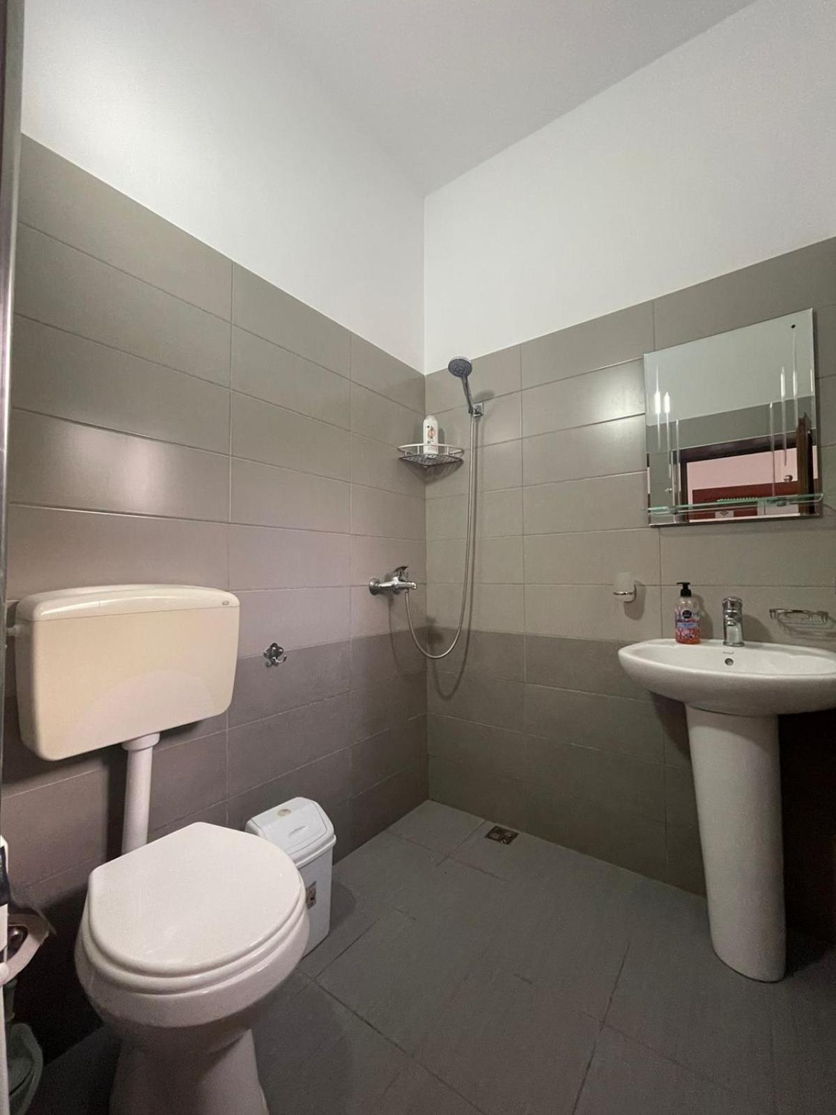 Rent Rooms Loren Vlore Luaran gambar