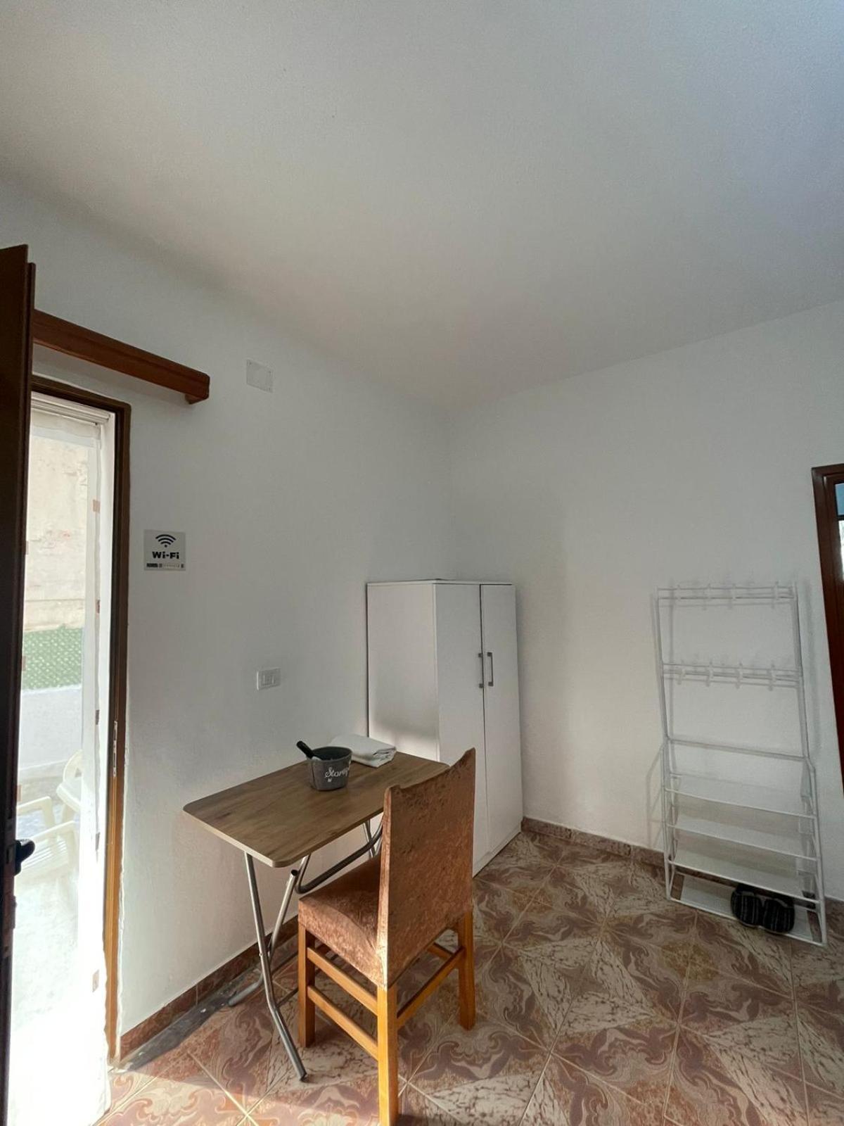 Rent Rooms Loren Vlore Luaran gambar