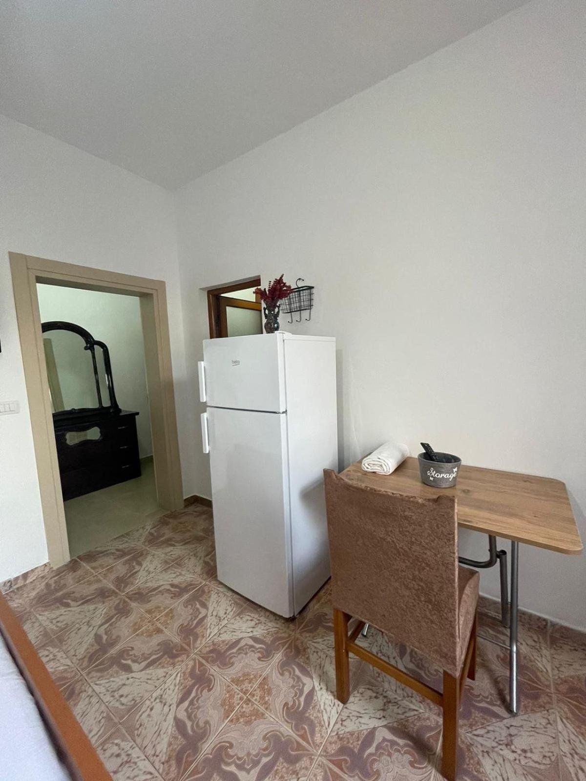Rent Rooms Loren Vlore Luaran gambar