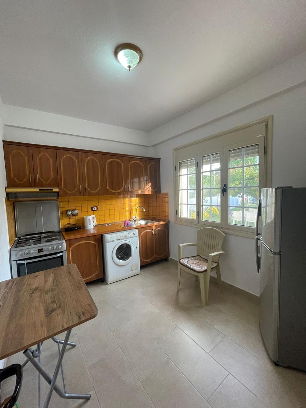 Rent Rooms Loren Vlore Luaran gambar